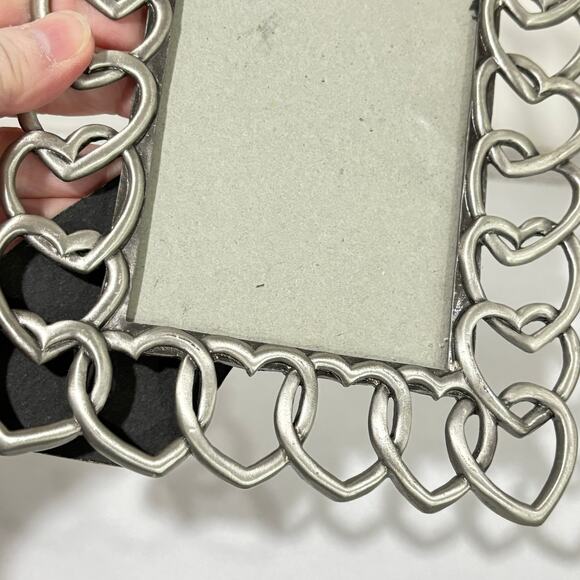 Pewter picture frame interlocking hearts photo holder silvertone metal 3.5" x 5" - Picture 5 of 5